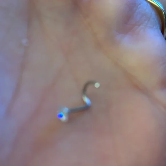 Nose Ring- 20G Stainless Steel Nose Stud Heart Hypoallergenic Nose Stud Piercing - Picture 5 of 9